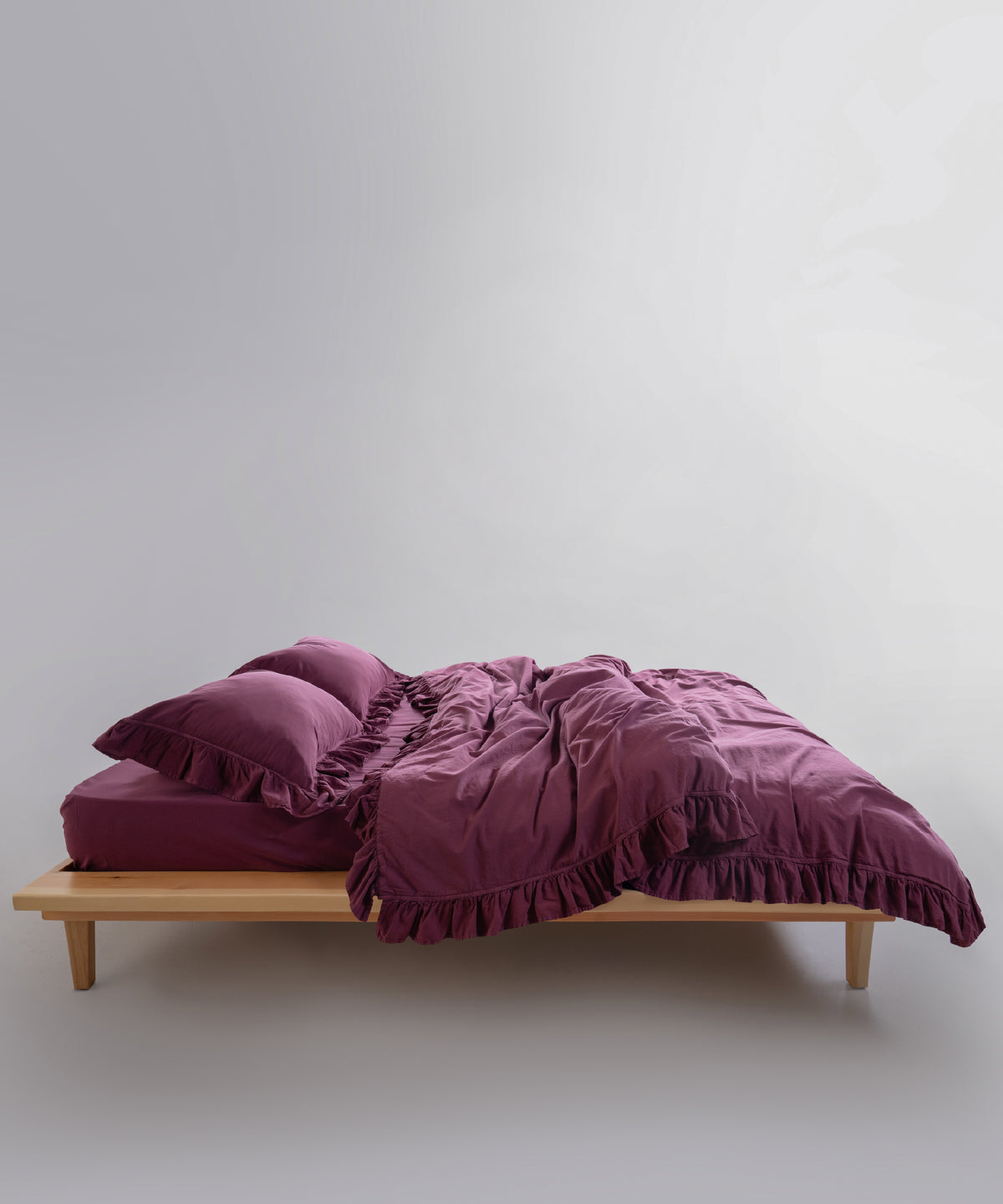 Raspberry stonewashed kumaşın her yıkamada yumuşayan vintage dokusu