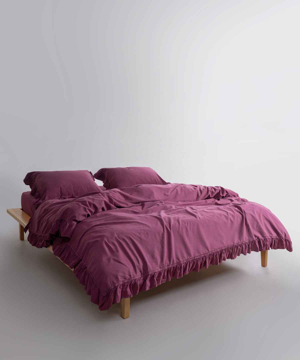 Raspberry rengi 50x70 ölçülü fırfırlı Oxford yastık kılıfı detayı