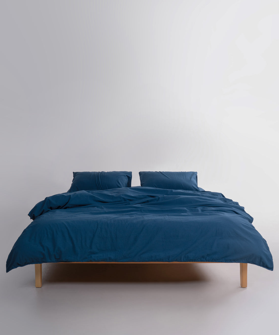 Sakin mavi tonlarıyla tasarlanmış Dress Blue nevresim takımı kombini