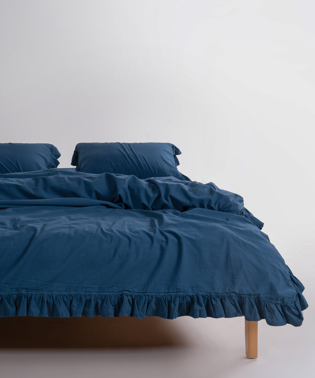Asil Dress Blue stonewashed fırfırlı çift kişilik nevresim takımı