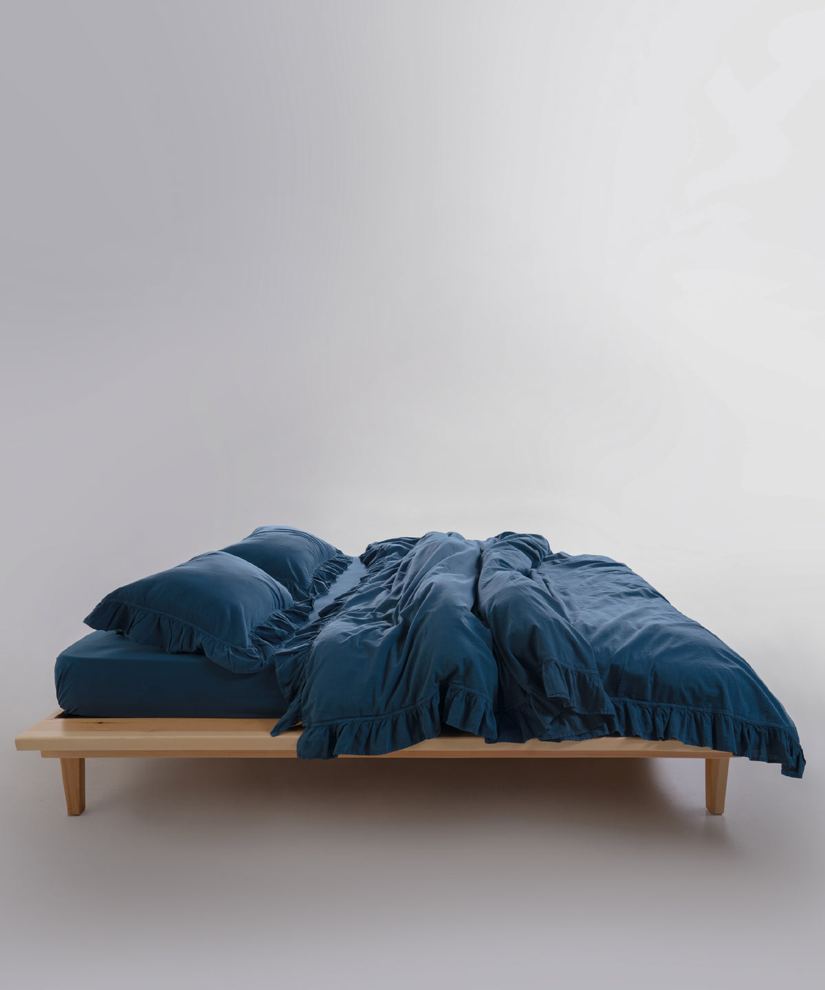 Dress Blue stonewashed kumaşın her yıkamada yumuşayan dokusu