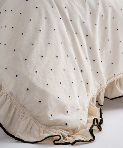 Köşeleri fırfırlı ve uçları nakış işlemeli 50x70 cm Oxford yastık kılıfı tasarımı