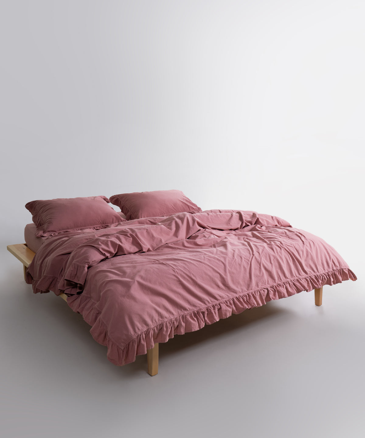 Old Rose stonewashed 4 köşesi fırfırlı 50x70 Oxford yastık kılıfı