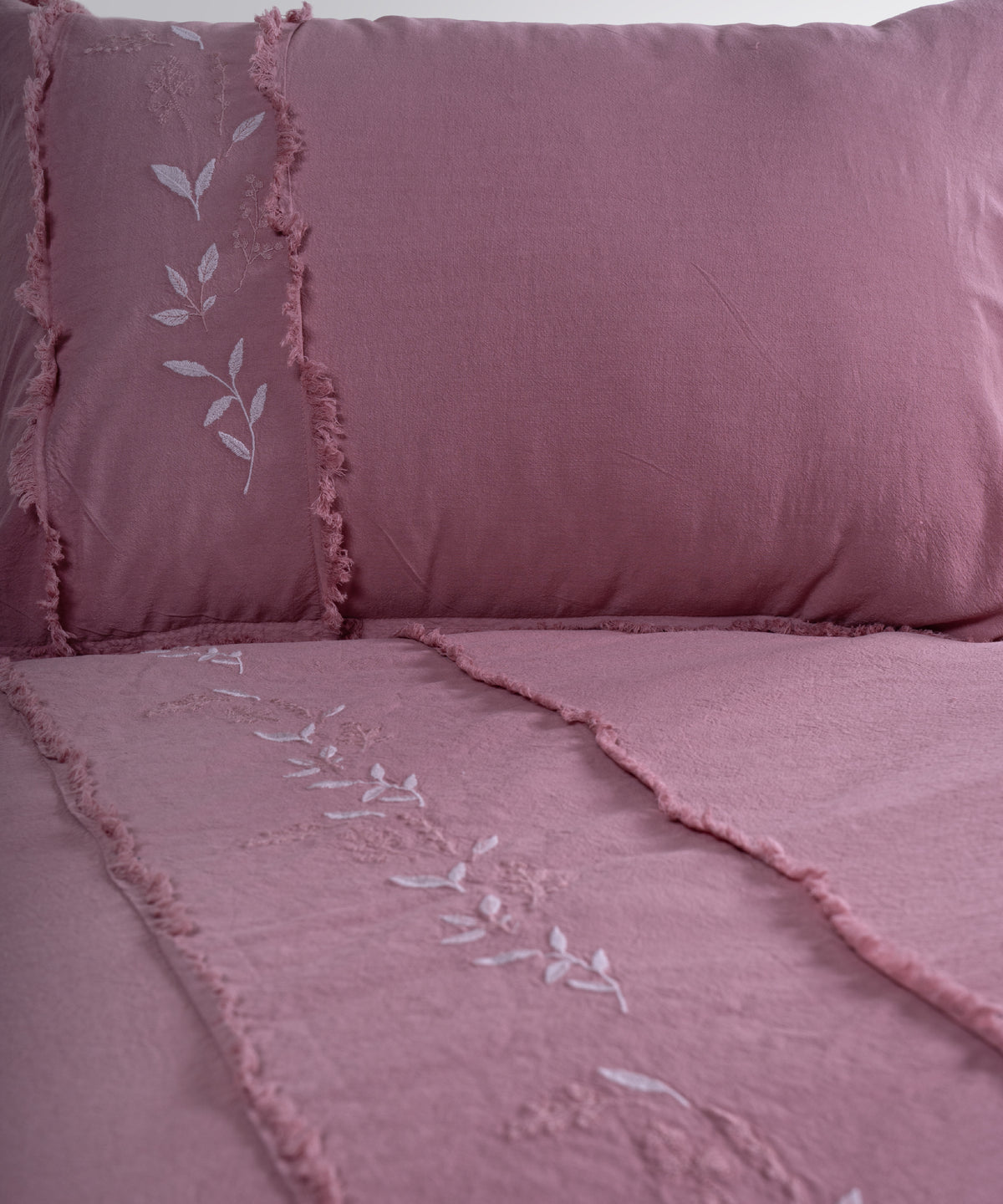 LIMASSO %100 Pamuk Stonewashed Nakışlı ve Püsküllü Nevresim Takımı - Lucyna Old Rose